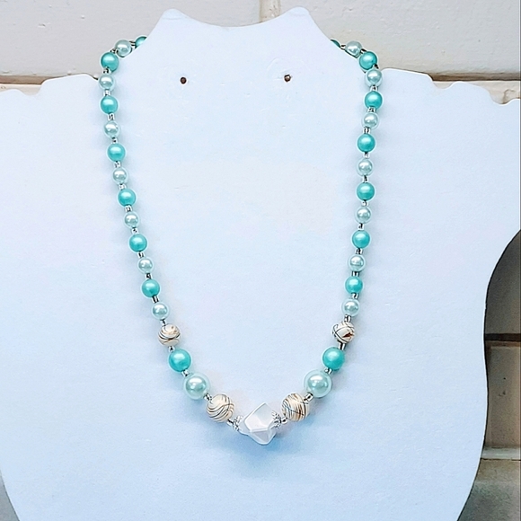 VINTAGE MID CENTURY MODERN HAND BEADED GRADUATED NECKLACE - Picture 1 of 7